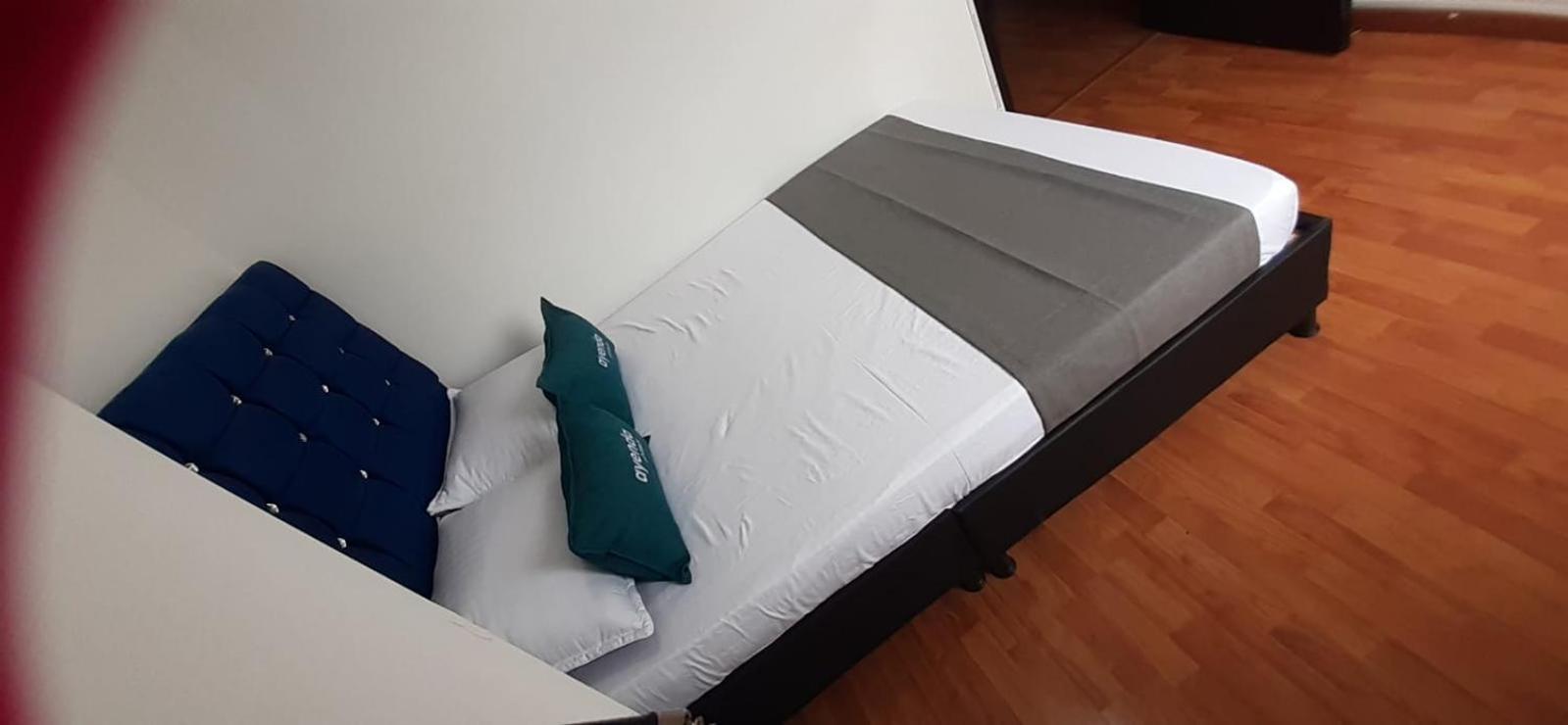 En Corferias , Cerca Al G-12 , Al Aeropuerto , A 2 Cuadras De La Estacion Transmilenio Ciudad Universitaria Alojamiento Especial Apartamento *