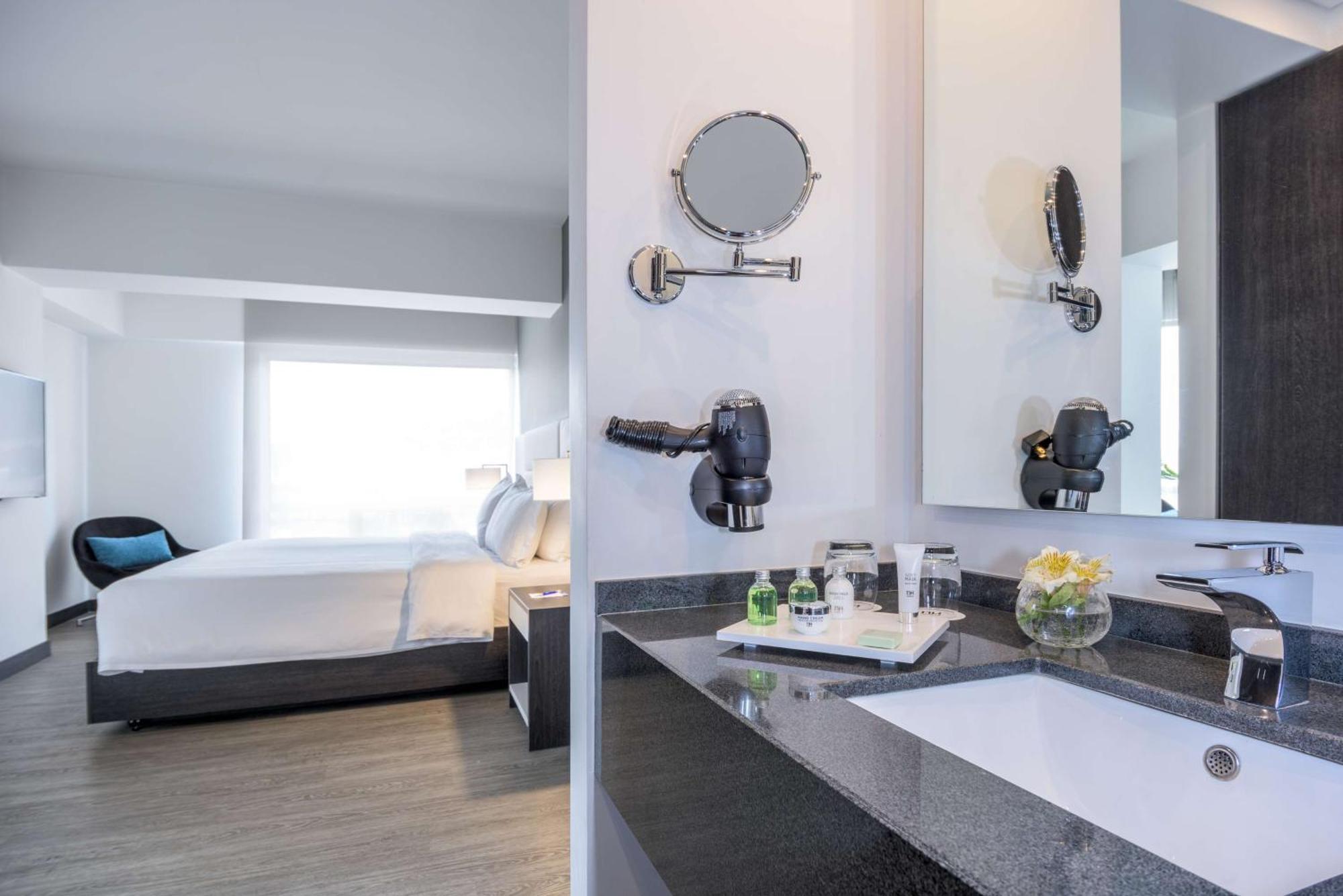 Hotel Nh Urban 26 Royal