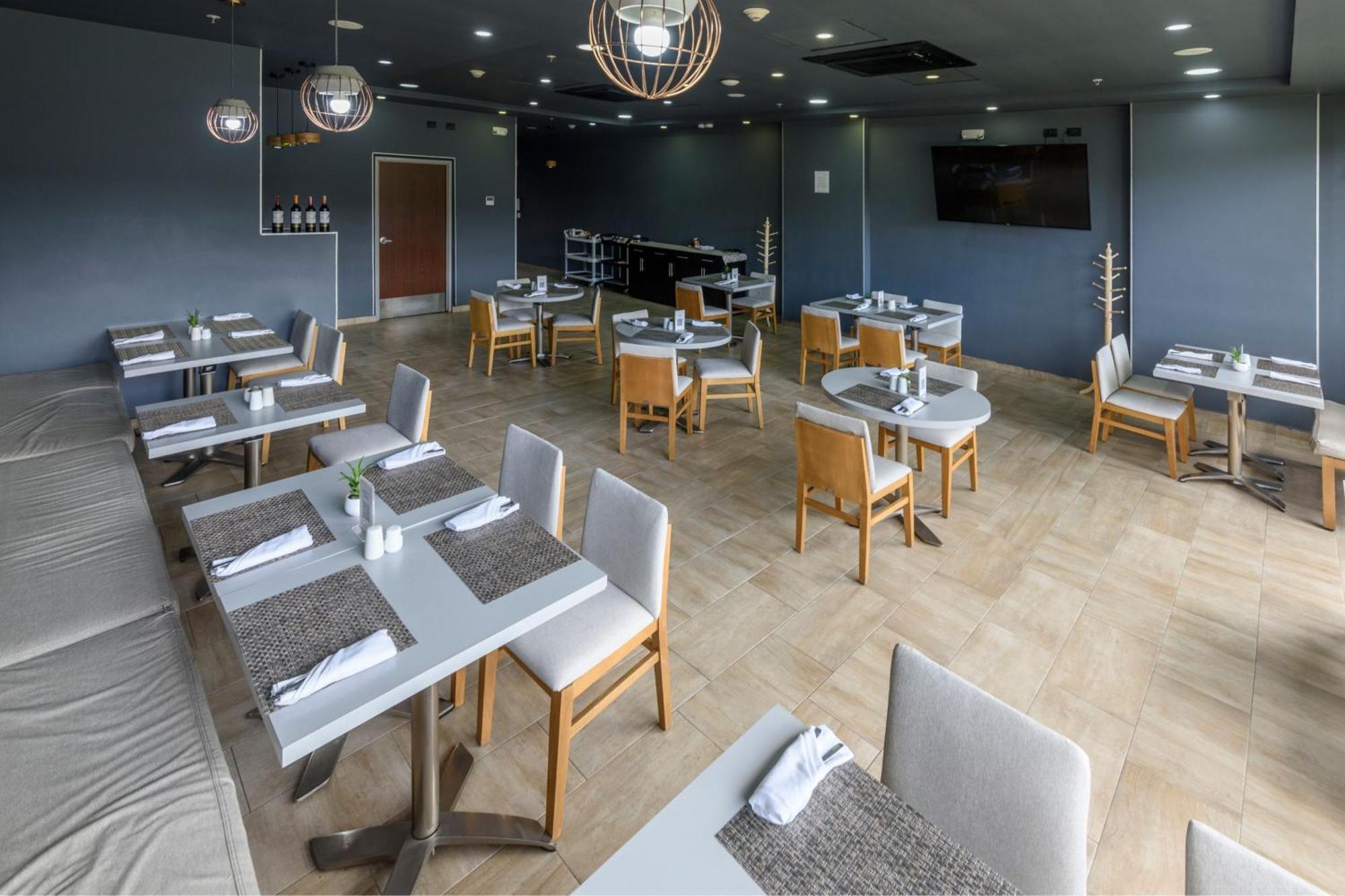 Aeropuerto Hotel 4*