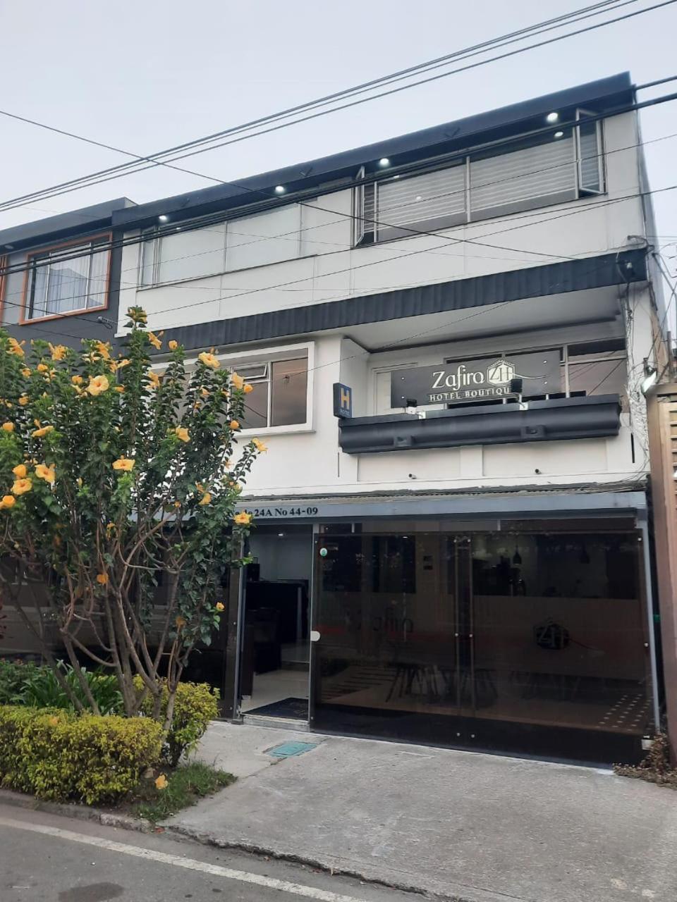 Zafiro Boutique *