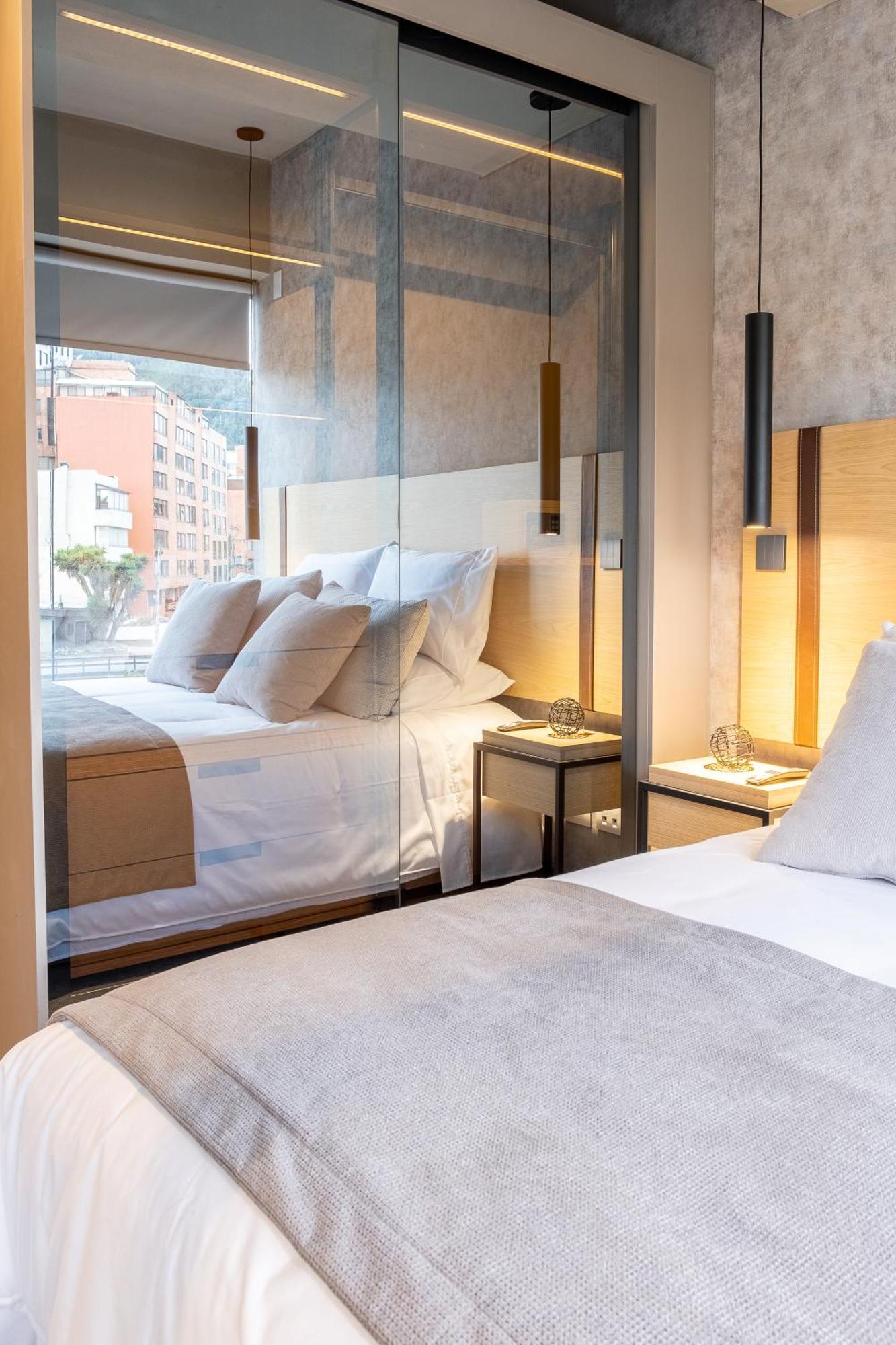 Icon 100 Luxury Apartasuites Apartahotel