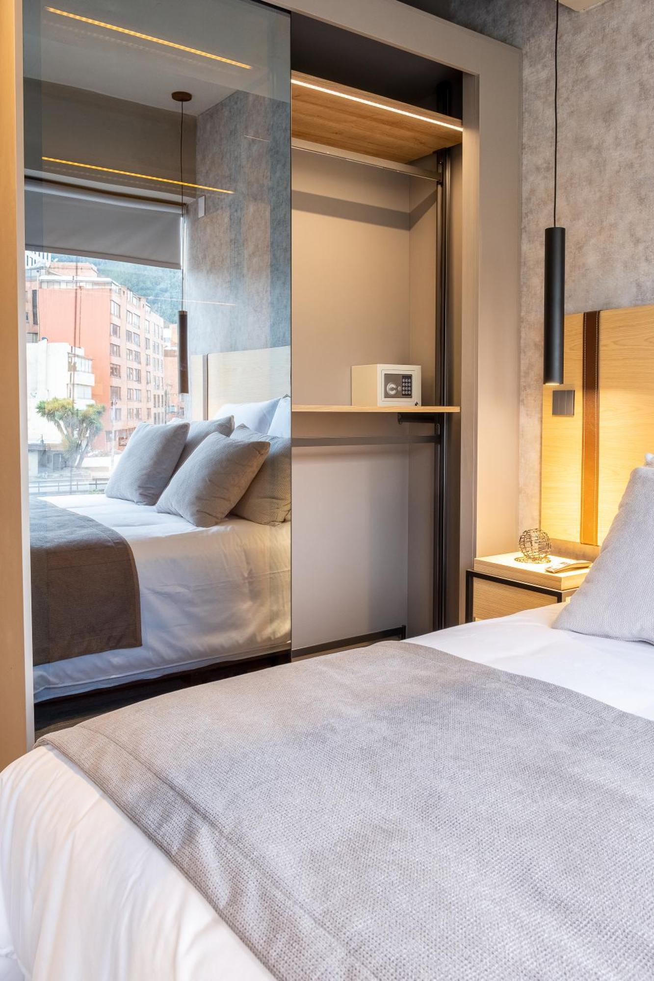 Icon 100 Luxury Apartasuites *