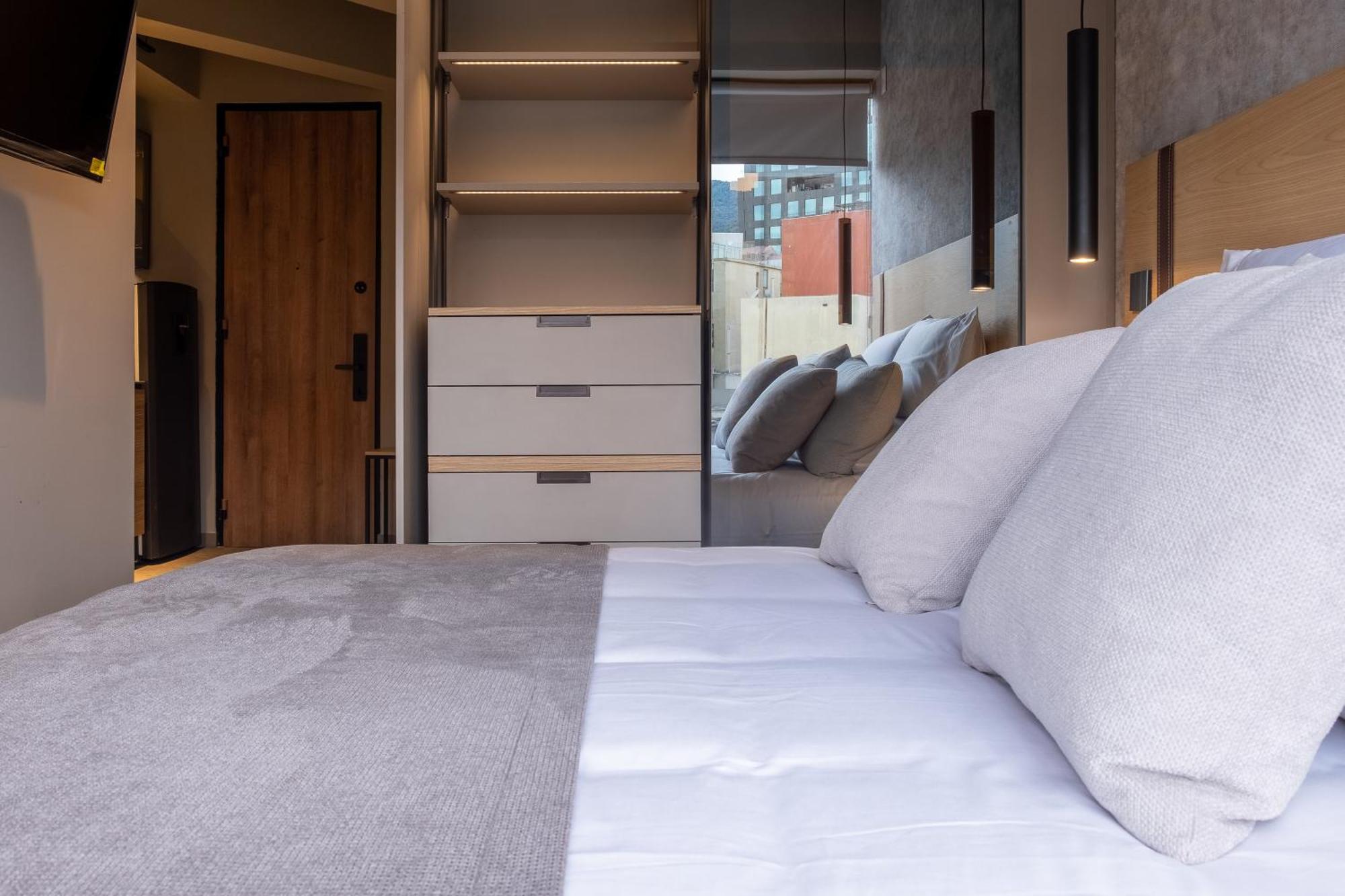 Icon 100 Luxury Apartasuites Apartahotel *