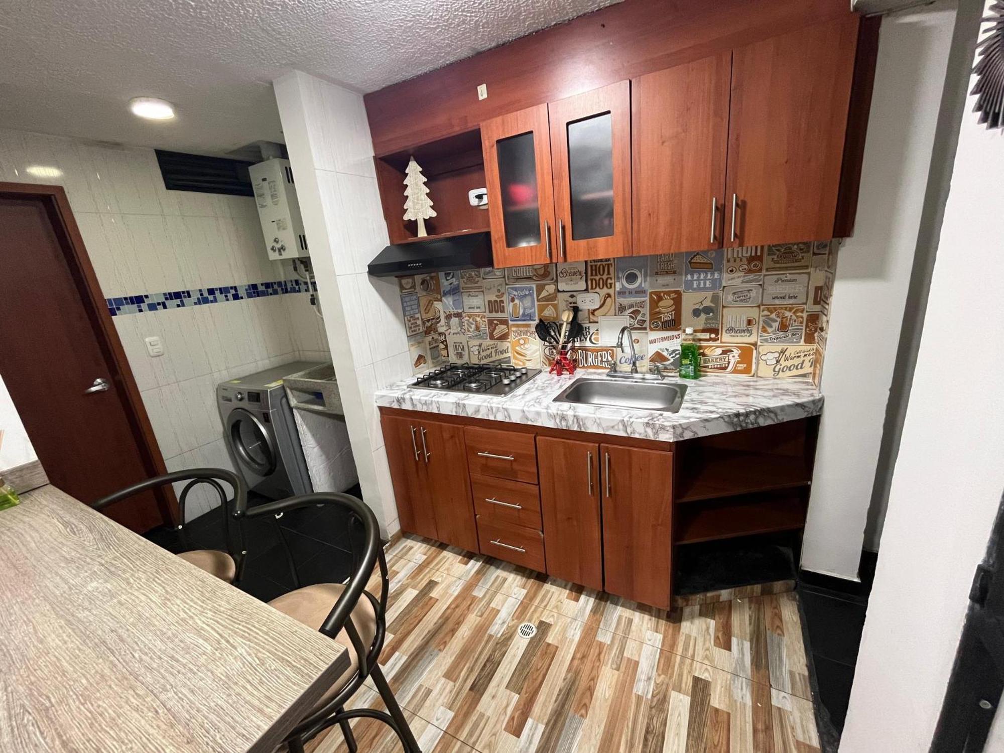 Apartasuite Privado Cerca Al Aeropuerto * Bogotá