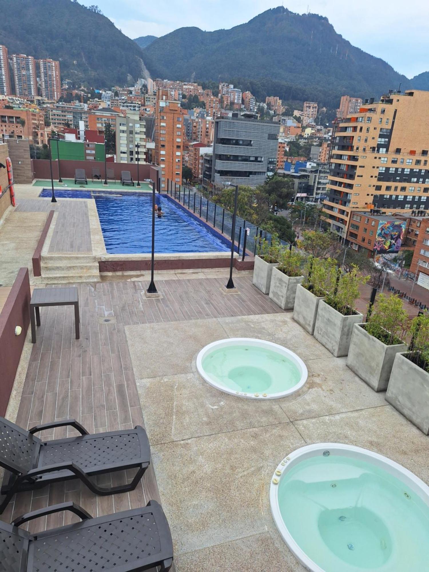 Estudio En Edificio Con Piscina Climatizada * Bogotá