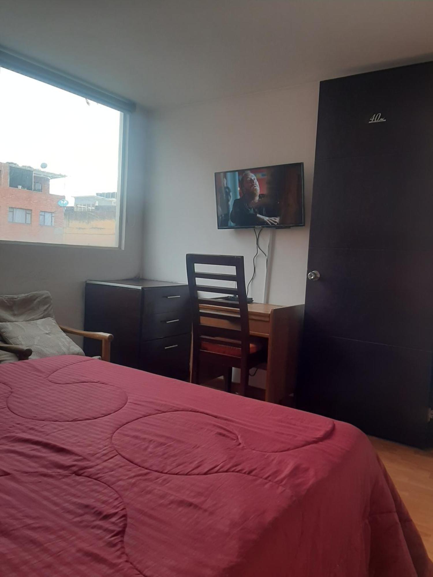 Sector De Corferias , Y A 5 Cuadras, Embajada Americana 10 Cuadras, Cerca Al Can , G 12 , Universidad Nacional , Aeropuerto A 2 Cuadras Estacion Ciudad Universitaria Marque-tresdiecisietecincoveintisieteveintiseistreintayu Apartamento *