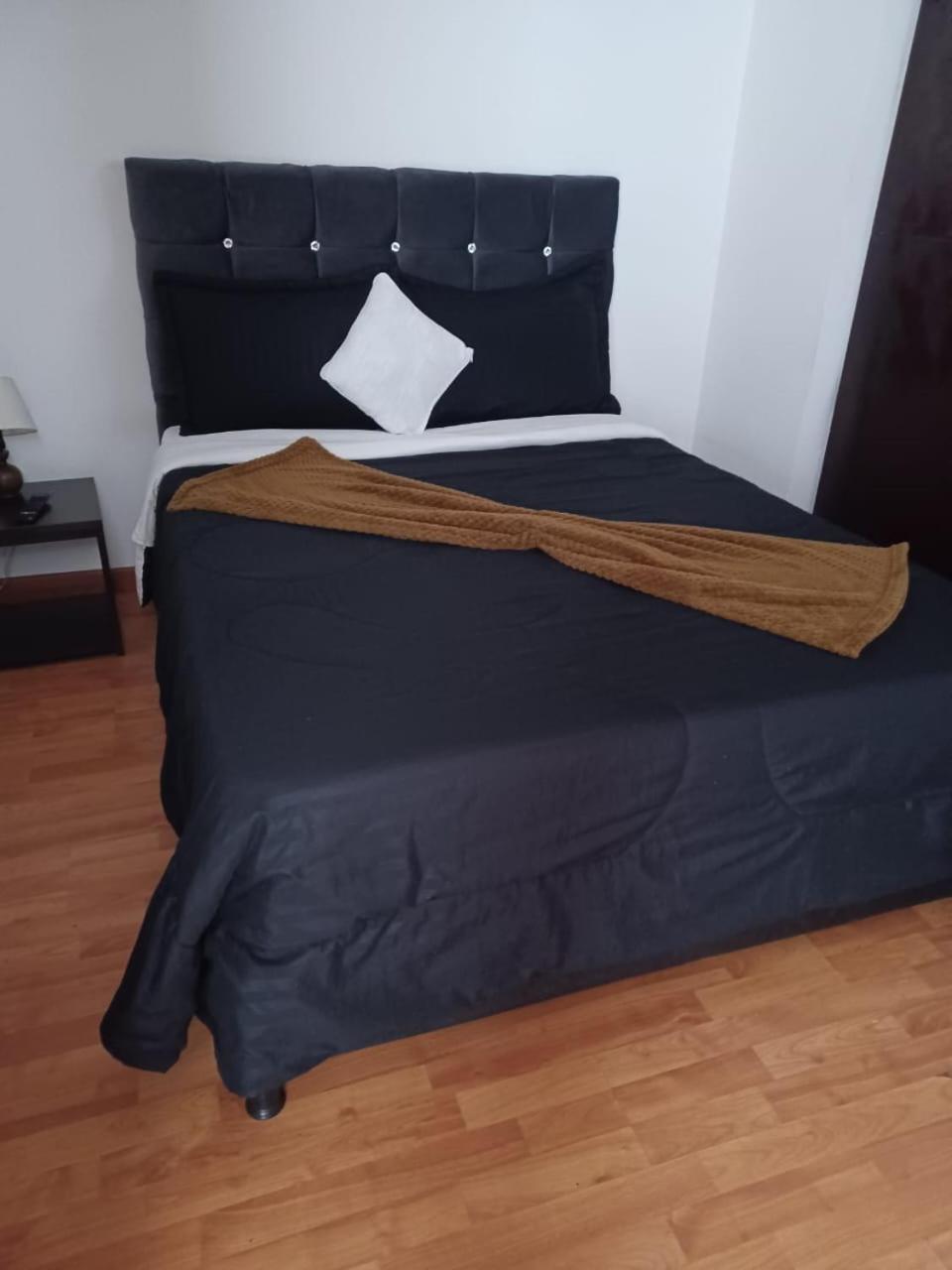 Apartamento Sector De Corferias , Y A 5 Cuadras, Embajada Americana 10 Cuadras, Cerca Al Can , G 12 , Universidad Nacional , Aeropuerto A 2 Cuadras Estacion Ciudad Universitaria Marque-tresdiecisietecincoveintisieteveintiseistreintayu