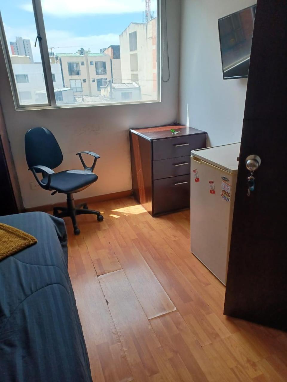 Sector De Corferias , Y A 5 Cuadras, Embajada Americana 10 Cuadras, Cerca Al Can , G 12 , Universidad Nacional , Aeropuerto A 2 Cuadras Estacion Ciudad Universitaria Marque-tresdiecisietecincoveintisieteveintiseistreintayu Apartamento Bogotá