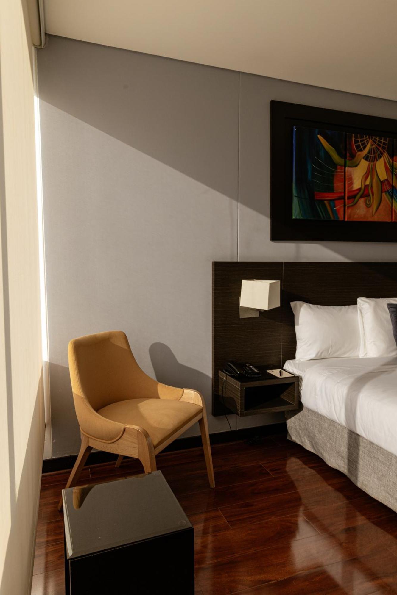 One Sixteen Hotel