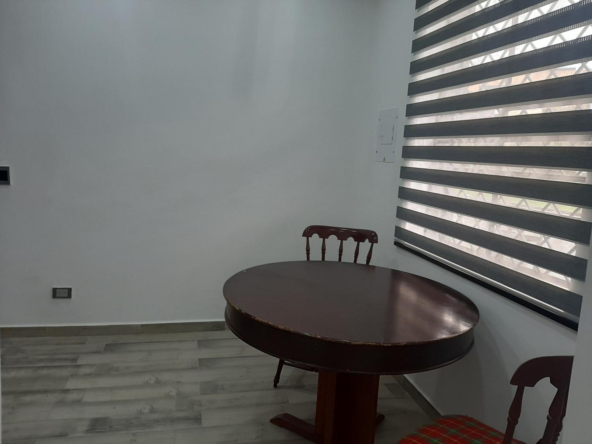 Sector De Corferias , Y A 5 Cuadras, Embajada Americana 10 Cuadras, Cerca Al Can , G 12 , Universidad Nacional , Aeropuerto A 2 Cuadras Estacion Ciudad Universitaria Marque-tresdiecisietecincoveintisieteveintiseistreintayu Apartamento *