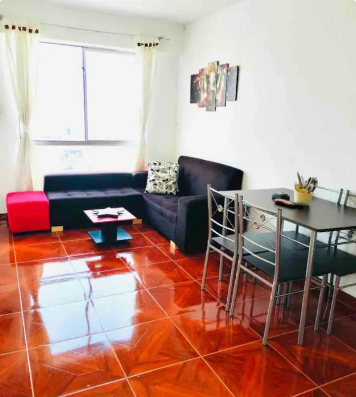 Pleasant Level Close To Shops Apartamento