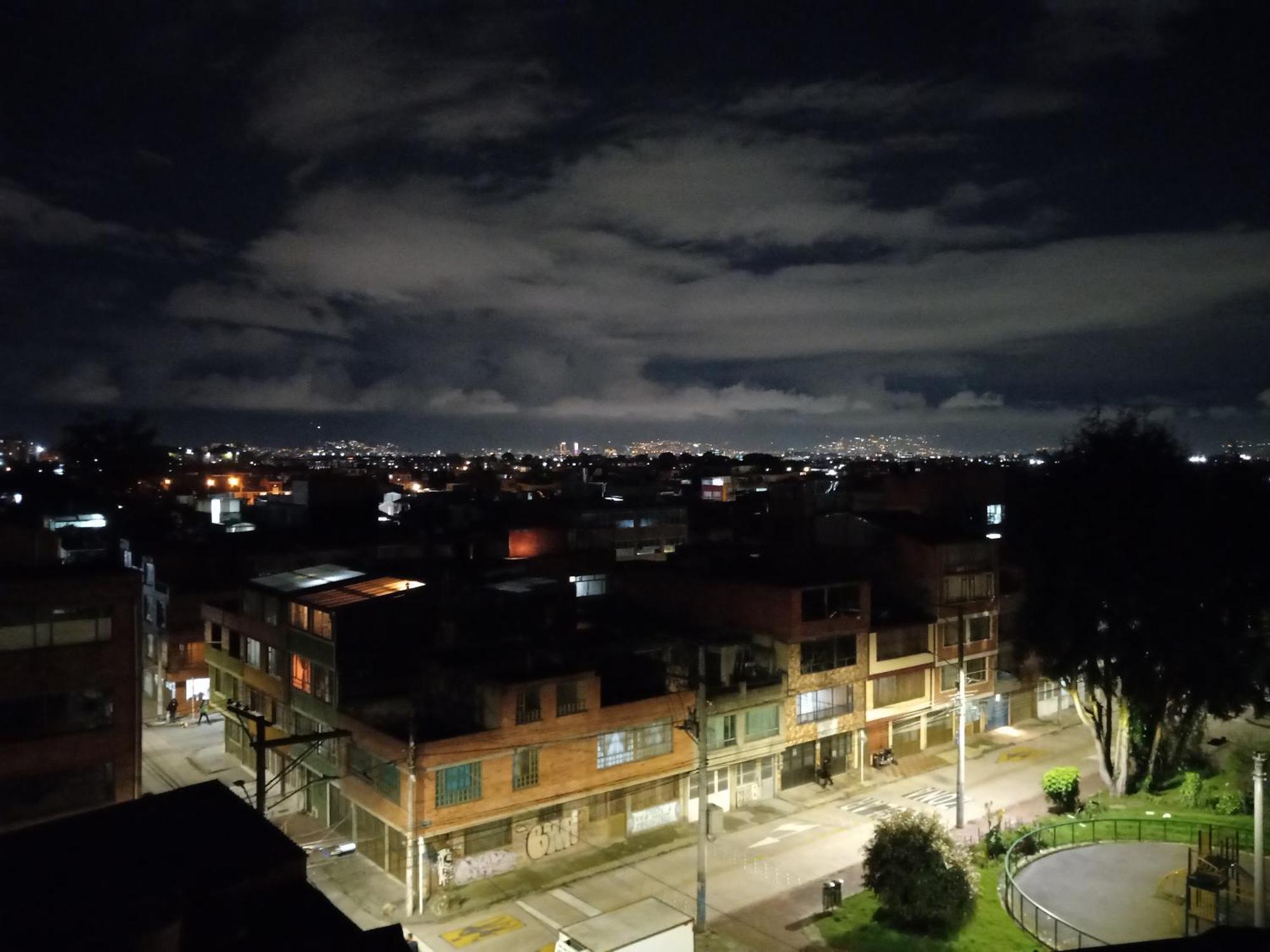 Cerca Al Aeropuerto, Toma De Fotos Huellas Visa Embajada Eeuu 700 * Bogotá