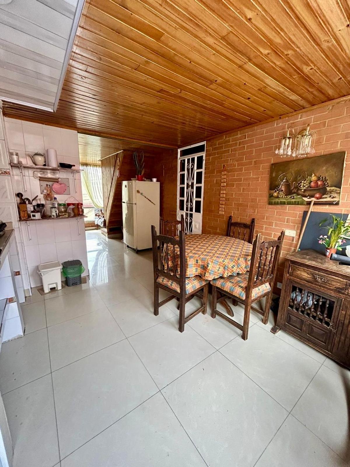 Habitación en casa particular El Pinar, Dindalito Bogotá