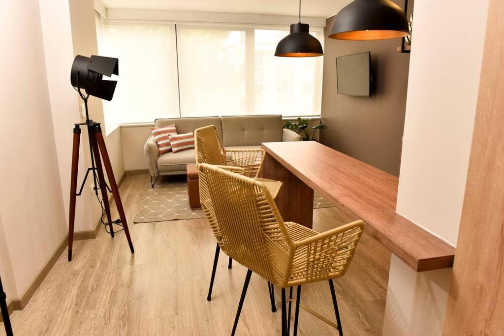 Great Space In Perfect Area! Walk Everywhere! Apartamento