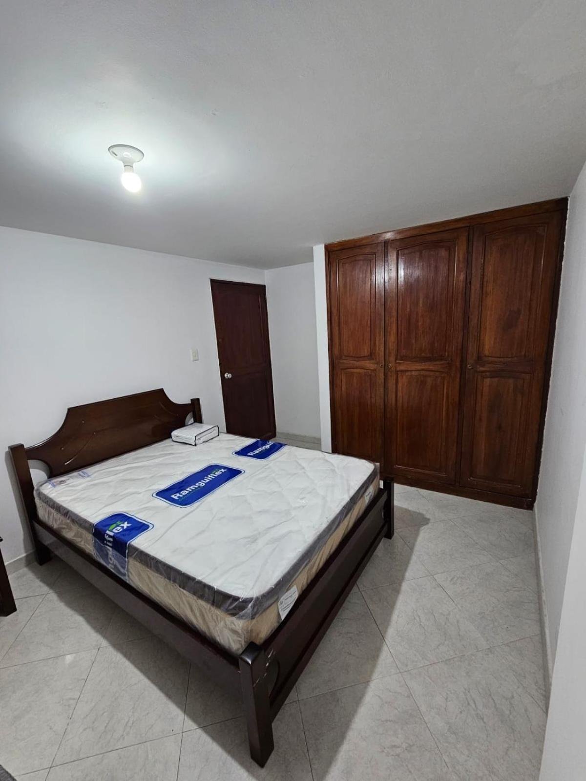 Habitación en casa particular Amueblada Chapinero Cerca A Universidades Y Vias Principales