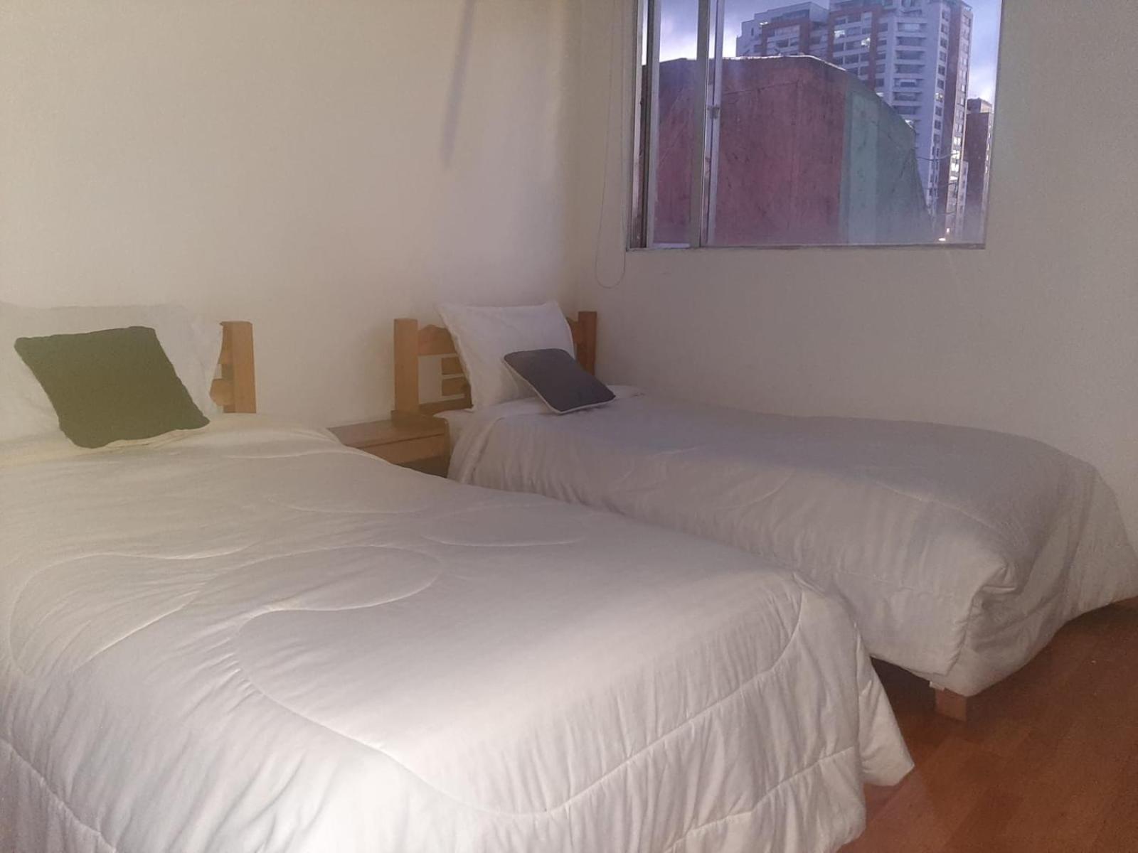 Apartamento Sector De Corferias , Y A 5 Cuadras, Embajada Americana 10 Cuadras, Cerca Al Can , G 12 , Universidad Nacional , Aeropuerto A 2 Cuadras Estacion Ciudad Universitaria Marque-tresdiecisietecincoveintisieteveintiseistreintayu *
