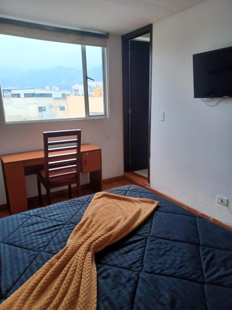 Sector De Corferias , Y A 5 Cuadras, Embajada Americana 10 Cuadras, Cerca Al Can , G 12 , Universidad Nacional , Aeropuerto A 2 Cuadras Estacion Ciudad Universitaria Marque-tresdiecisietecincoveintisieteveintiseistreintayu Apartamento *