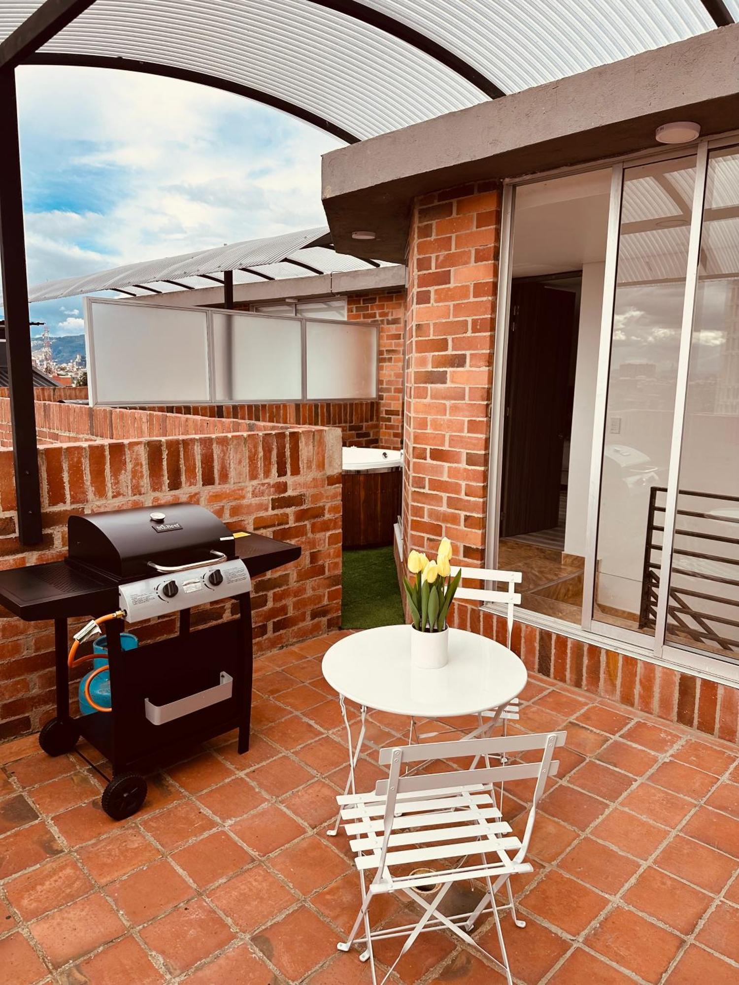 Penthouse Terraza Jacuzzi Y Bbq Privado 2 Barrio Jvargas Apartamento *