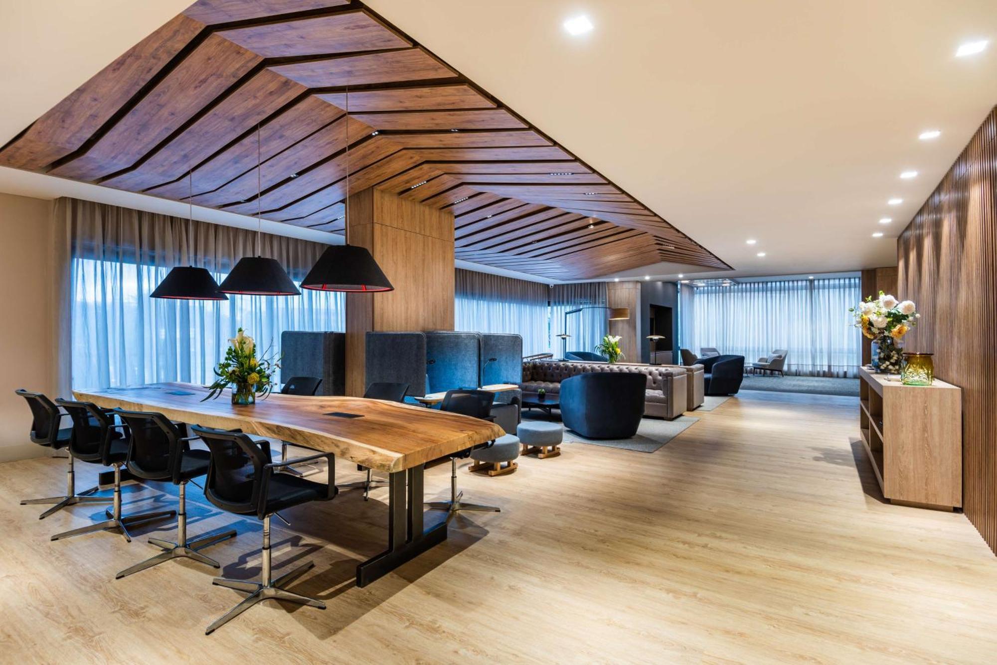 Hotel Nh Collection Royal Wtc 5*