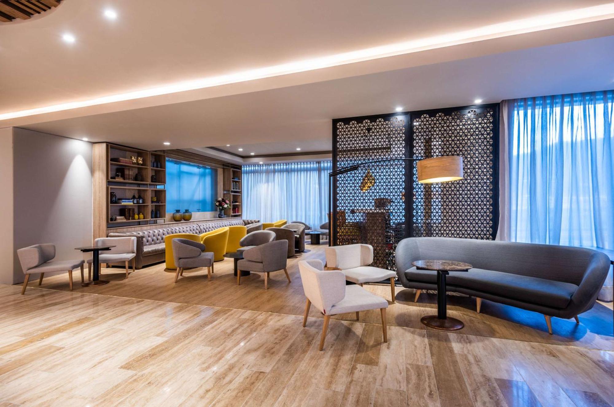 Nh Collection Royal Wtc Hotel