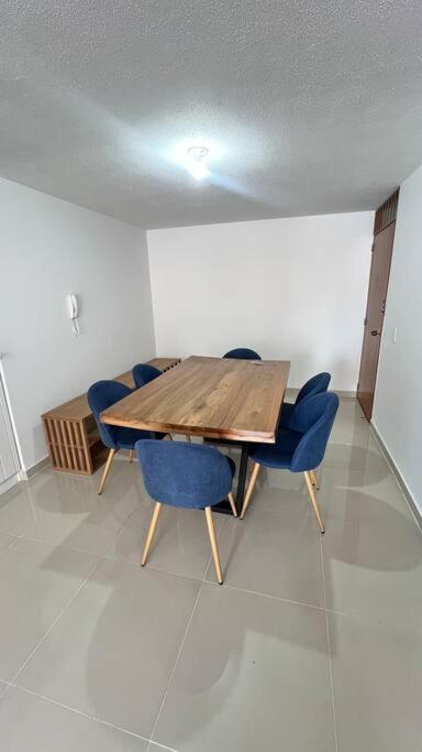 Apto 2 B 2 H Excelente Ubicacion Apartamento
