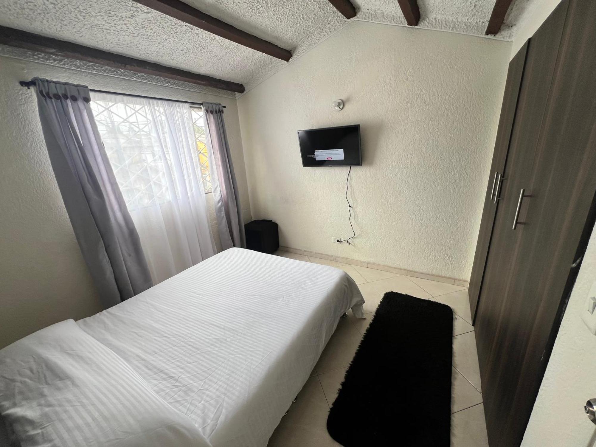 Pensión Hostal Del Prado *