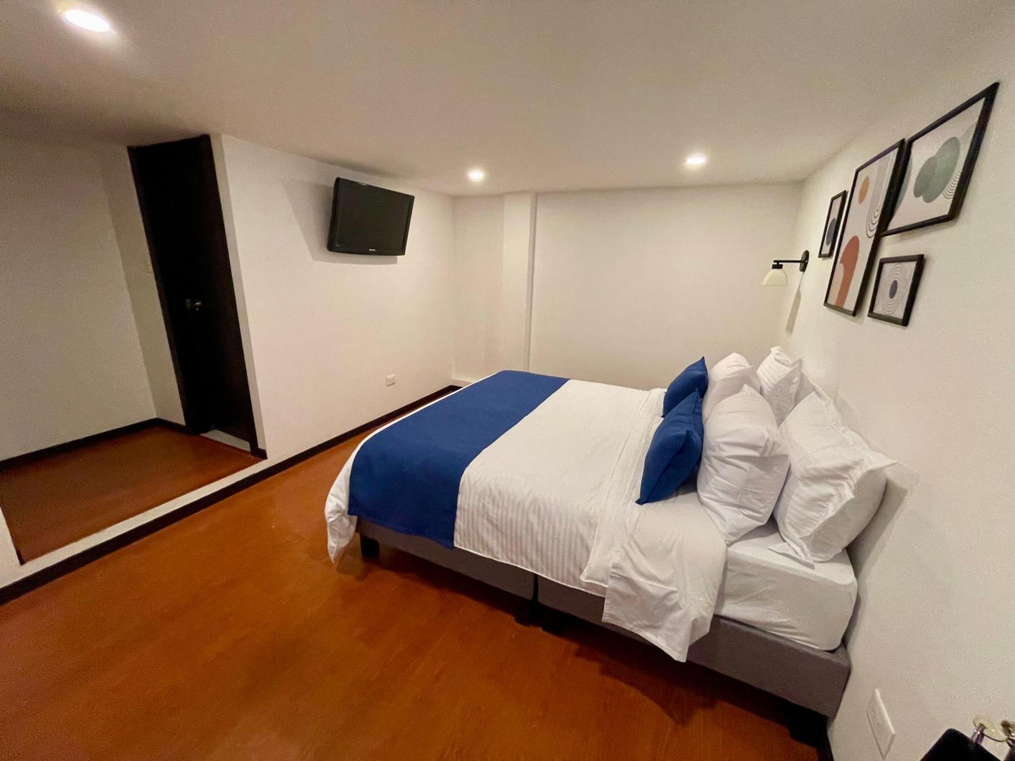 Hotel Embajada 44