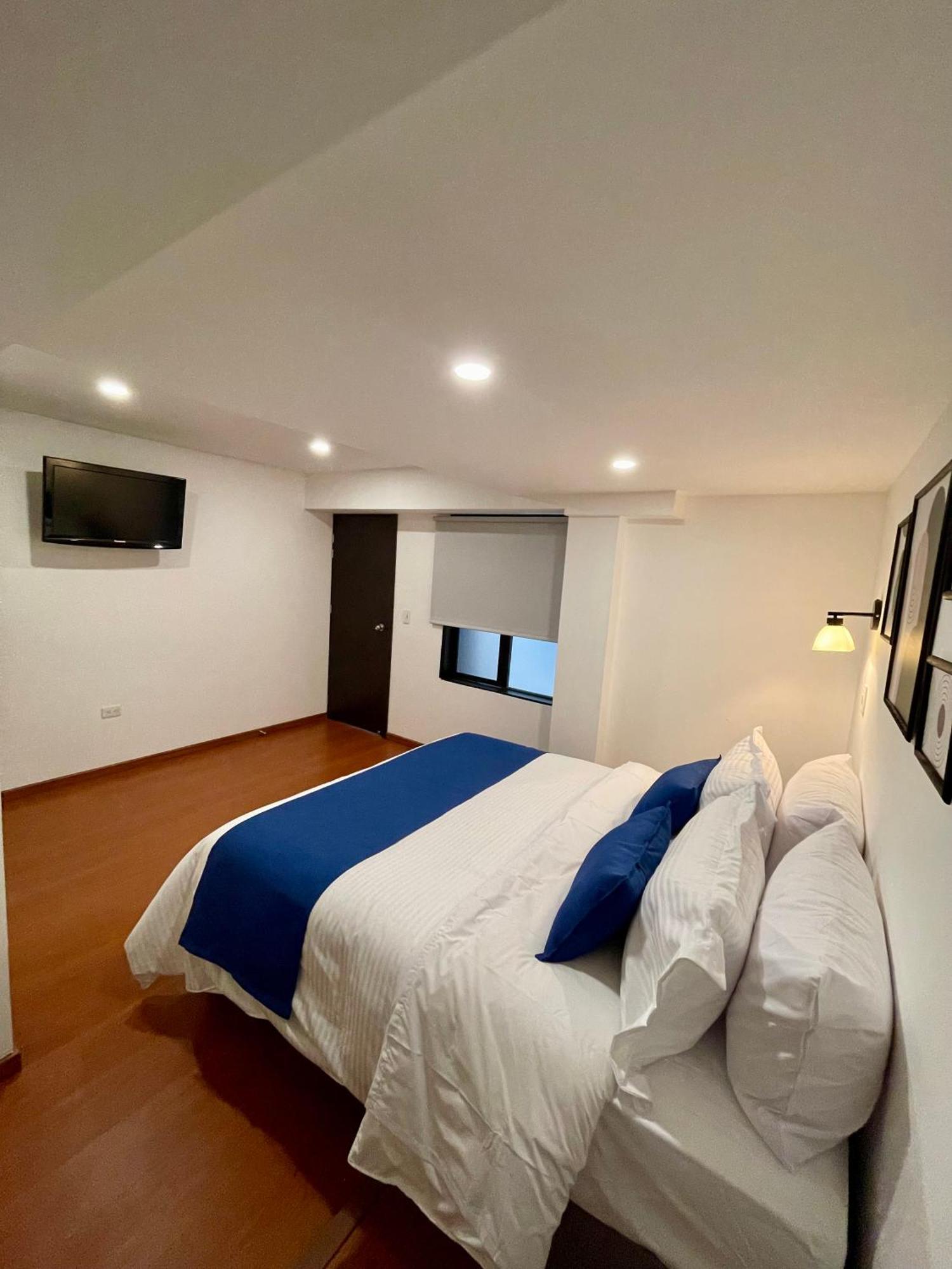 Hotel Embajada 44