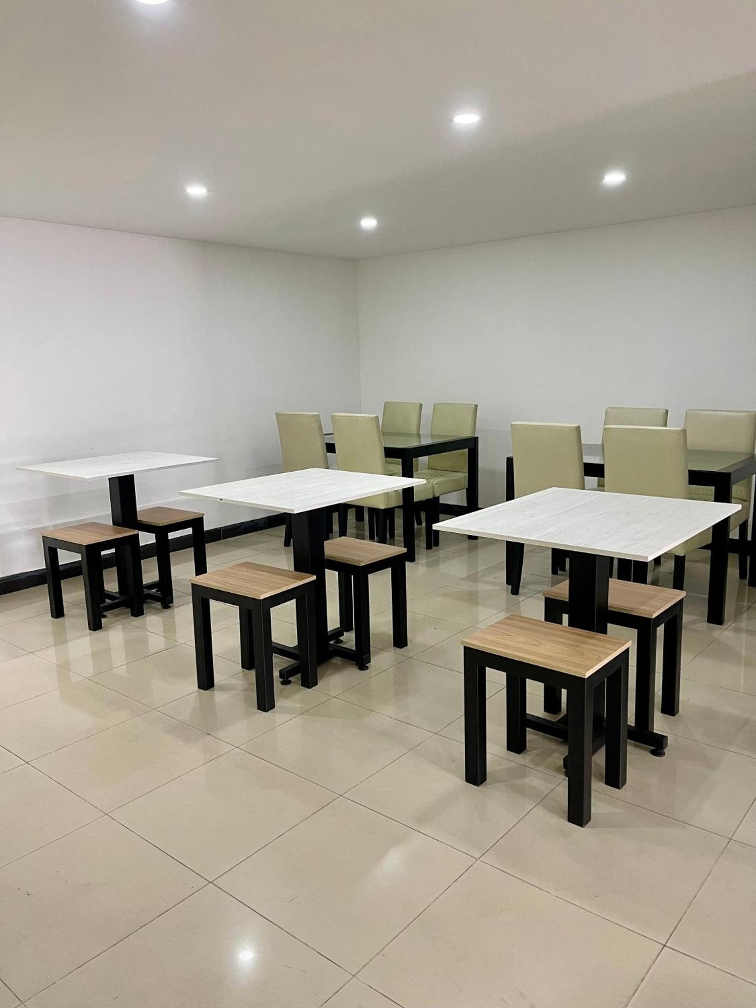 Embajada 44 Hotel 2*