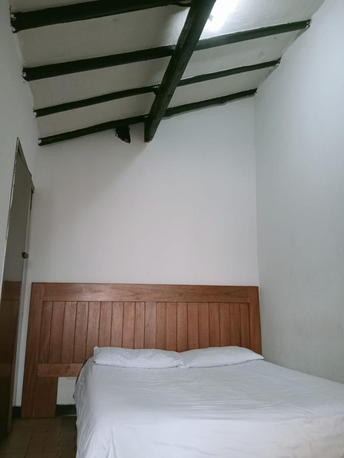 Candelaria Hostal *