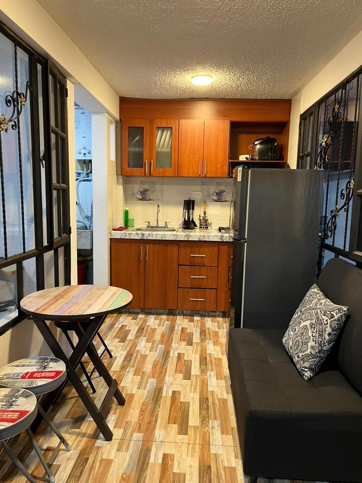 Apartasuites 53 Cerca Al Aeropuerto 01 Apartamento