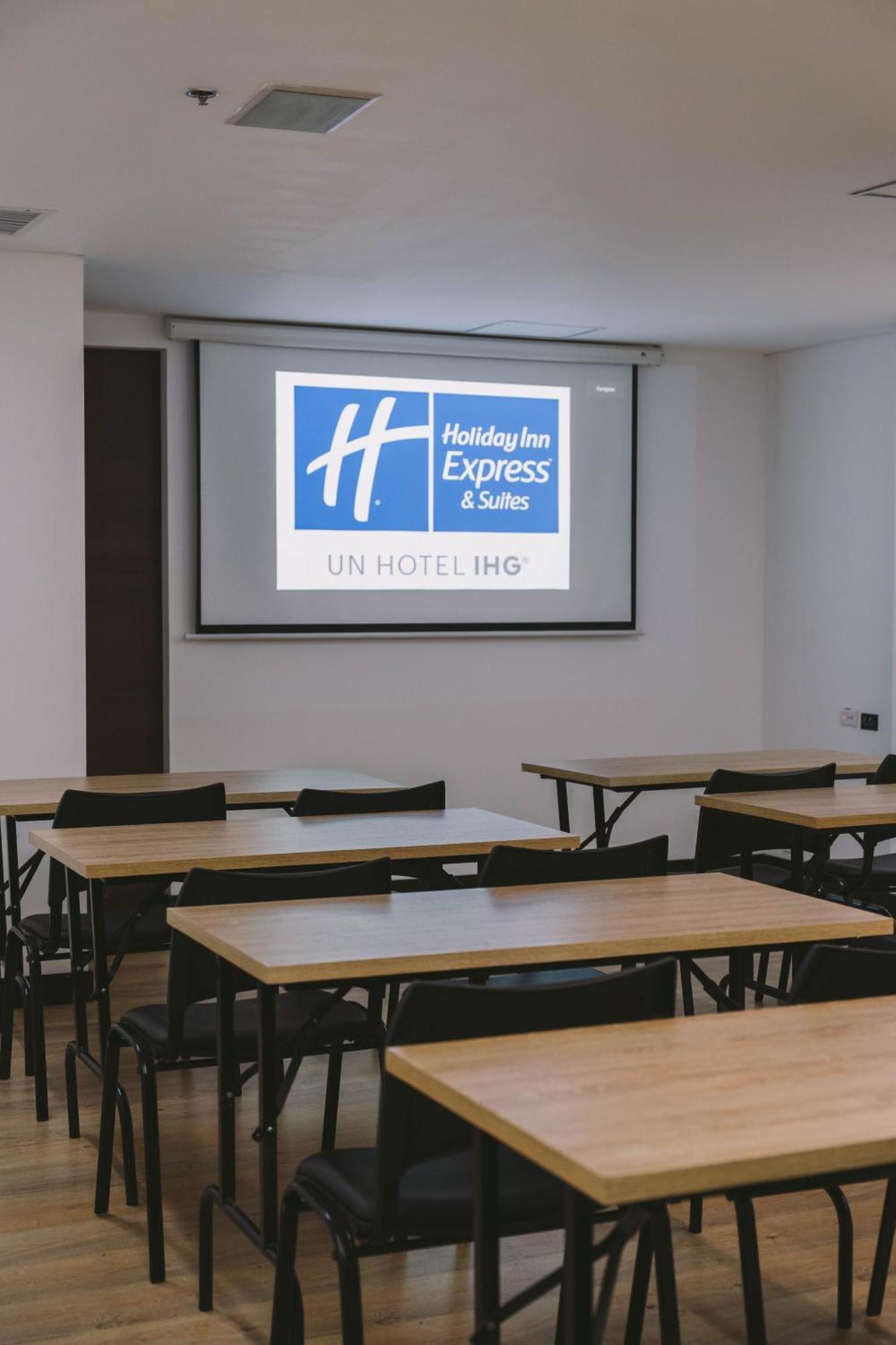 Holiday Inn Express&Suites Bogota Zona Financiera, an IHG Hotel 4*