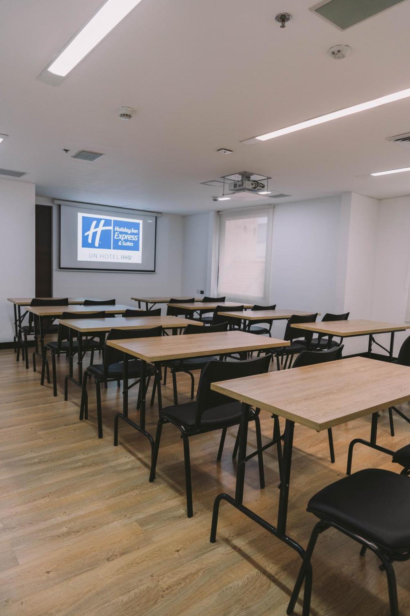 Holiday Inn Express&Suites Bogota Zona Financiera, an IHG Hotel 4* Bogotá