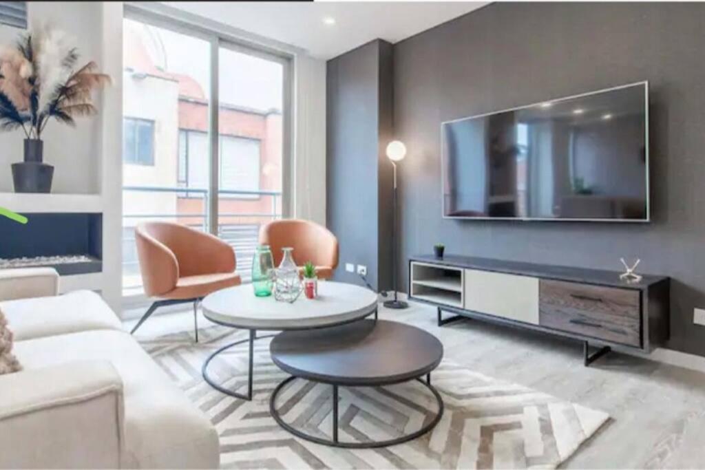 Unique 3 Bedroom In Usaquen