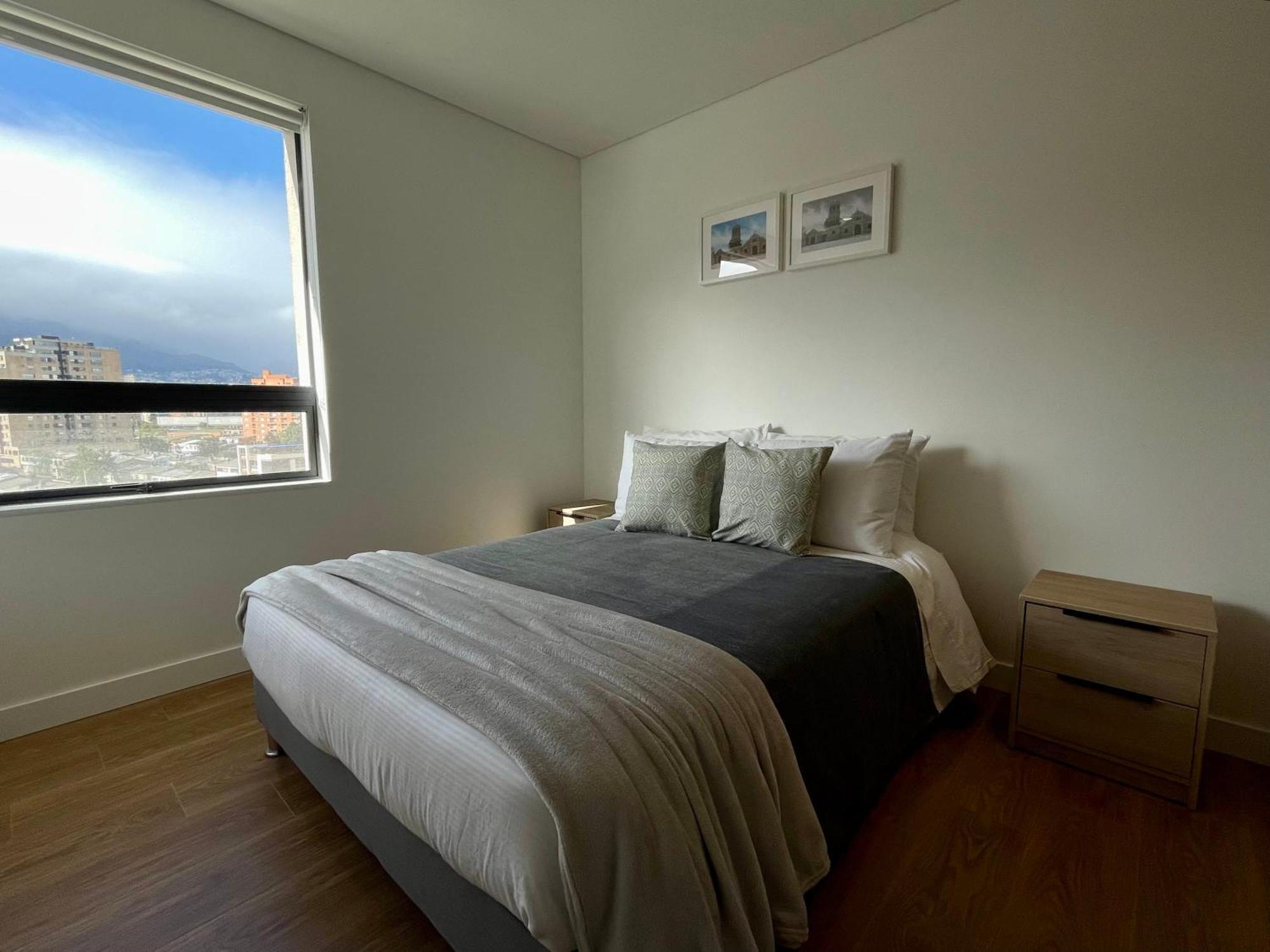 Spaceful Near Corferias Mountain View 3 Hab- 804a
