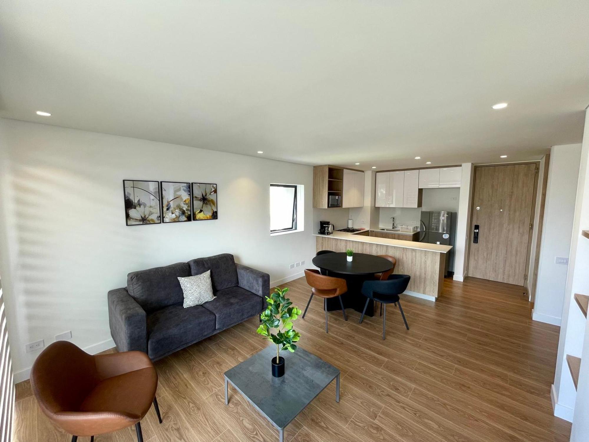 Spaceful Near Corferias Mountain View 3 Hab- 804a