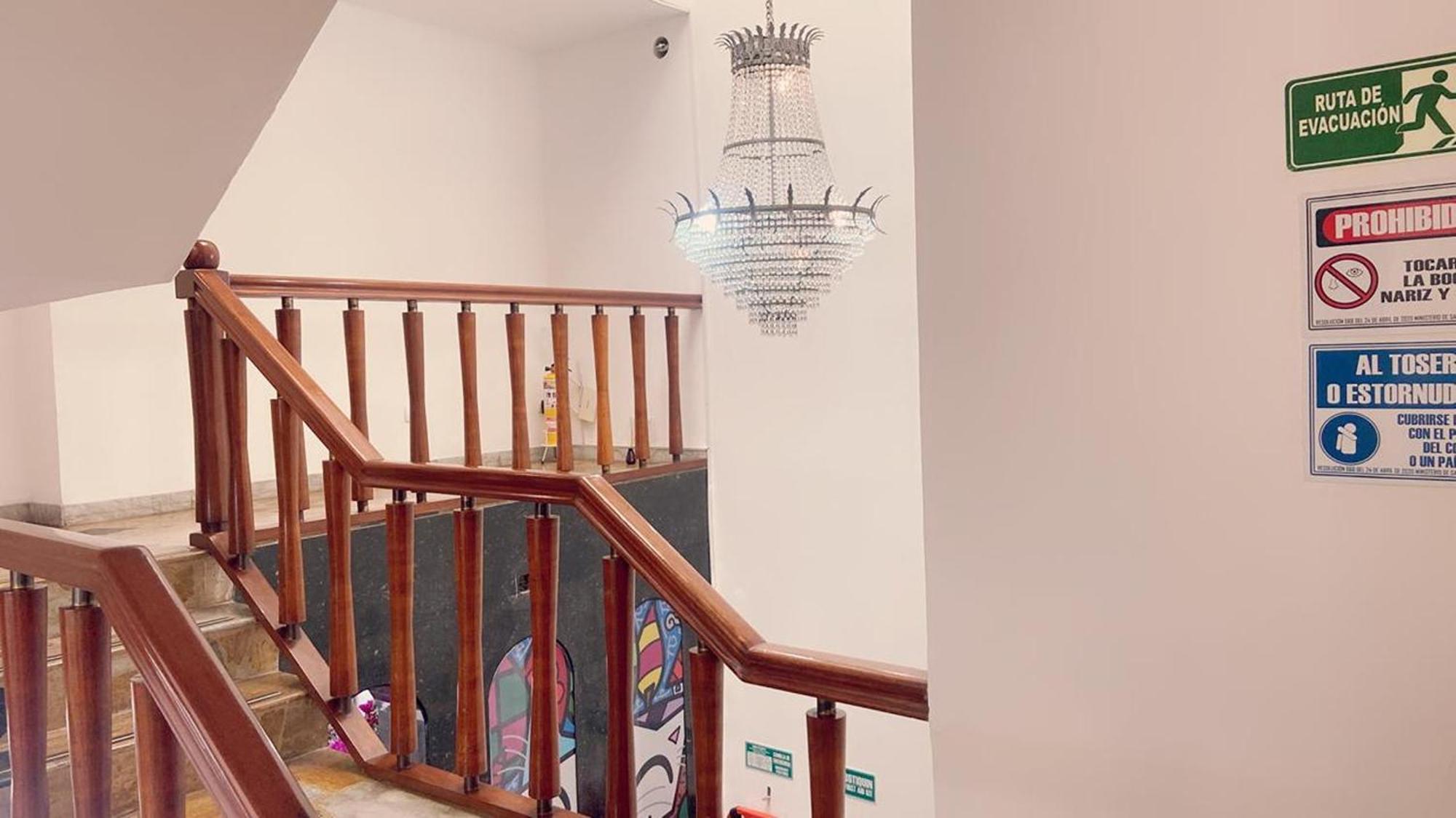 Hotel Emporium Boutique Chandelier 3*