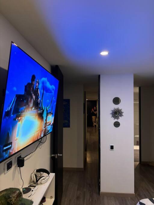 Apartamento Central, Espacioso, Comodo, Calido Y Tranquilo *