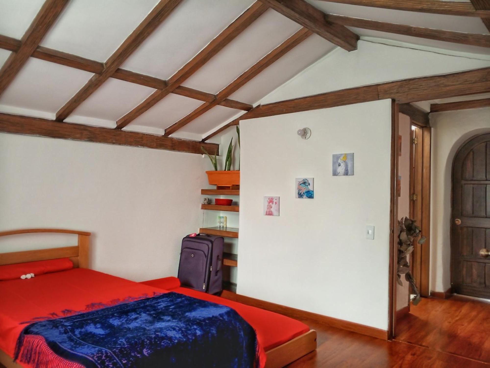 Acogedoras En Hermosa Casa, Sector Exclusivo * Bogotá