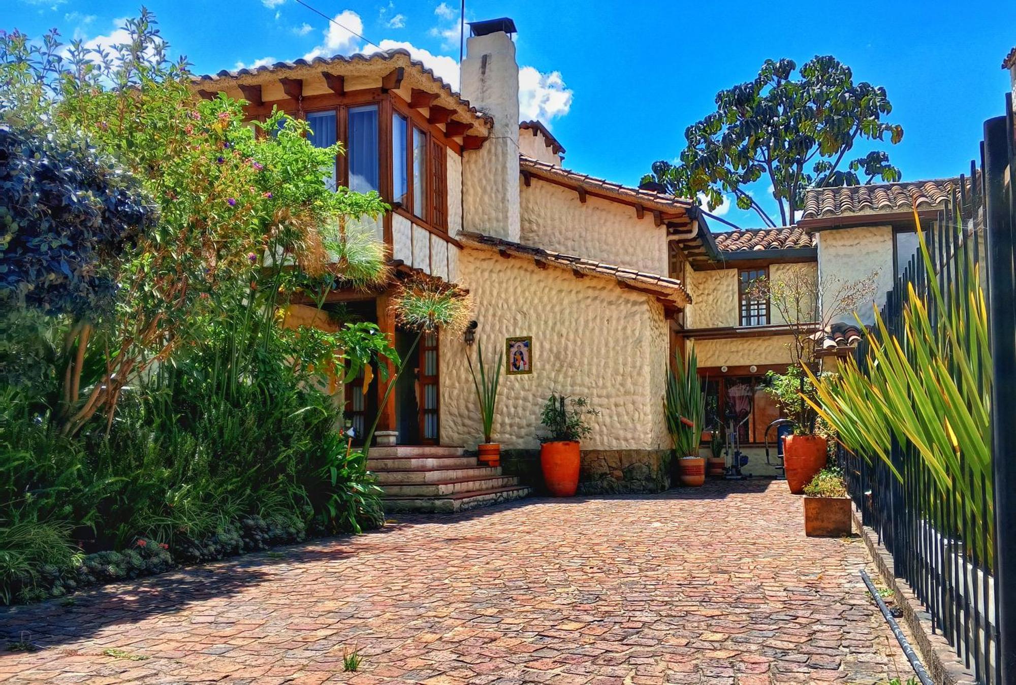 Acogedoras En Hermosa Casa, Sector Exclusivo * Bogotá