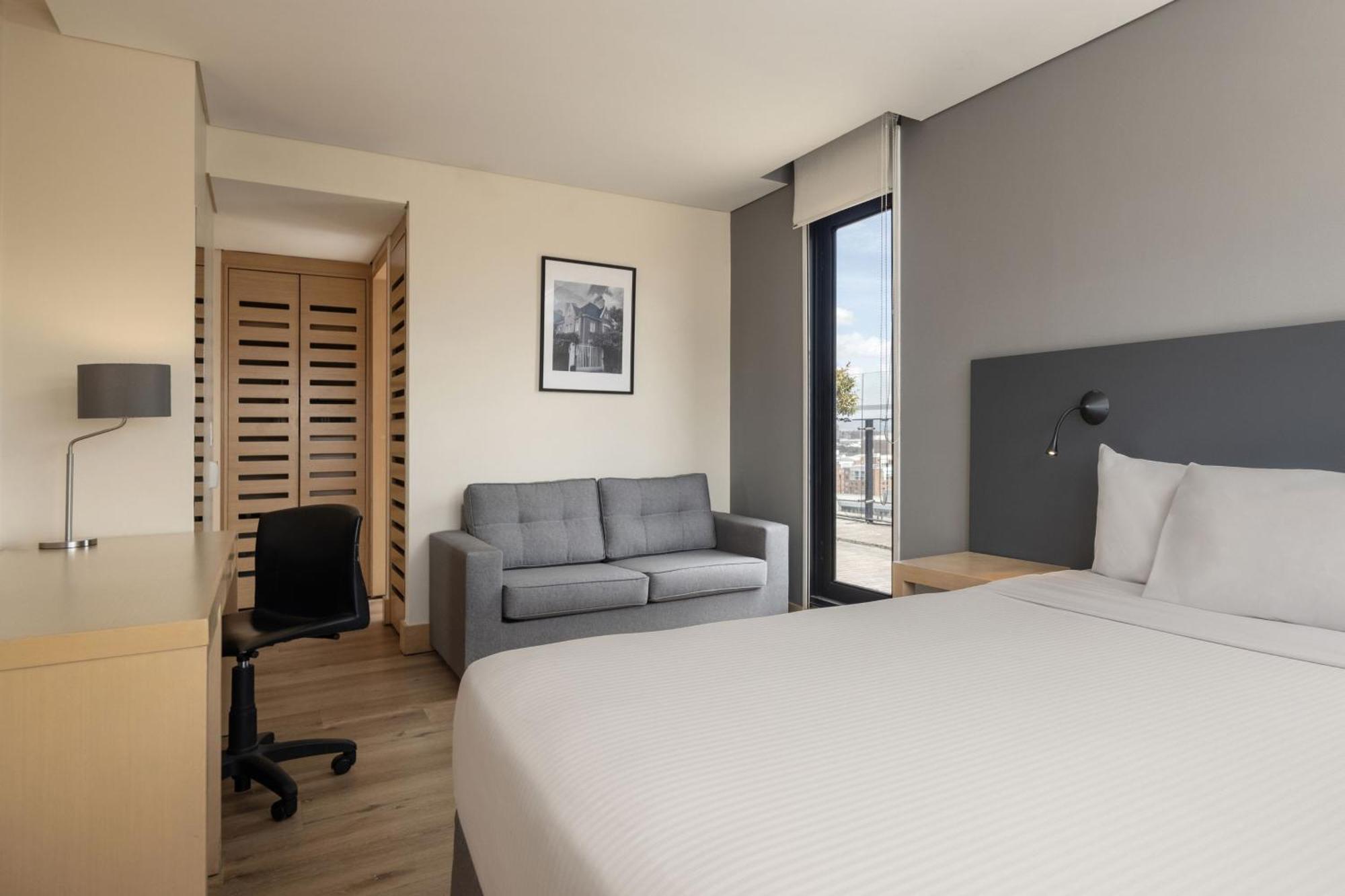 Hotel Tryp By Wyndham Embajada Bogotá