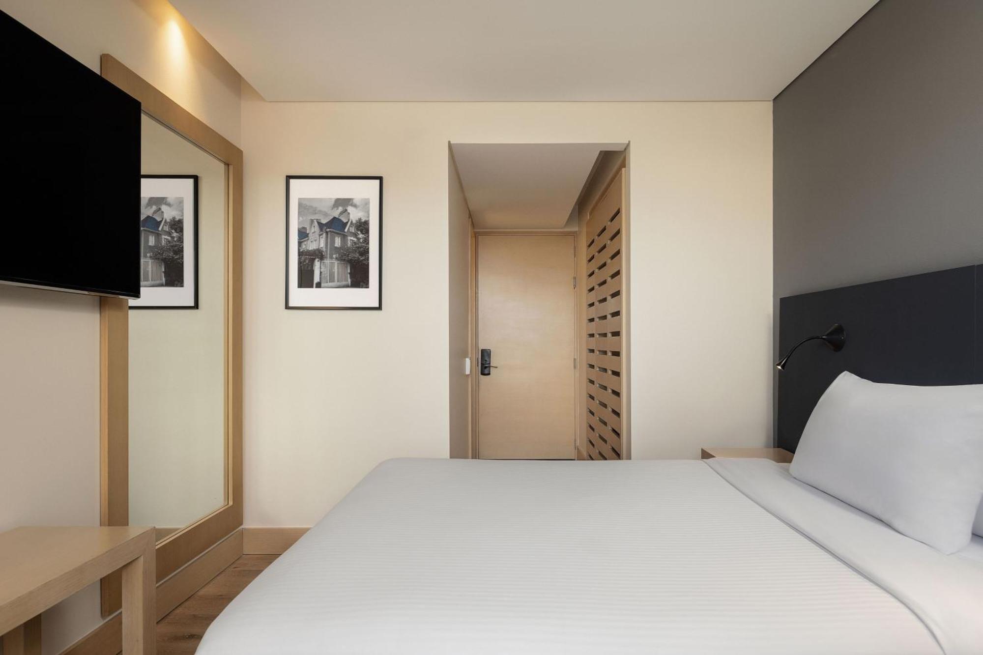 Tryp By Wyndham Embajada 4*