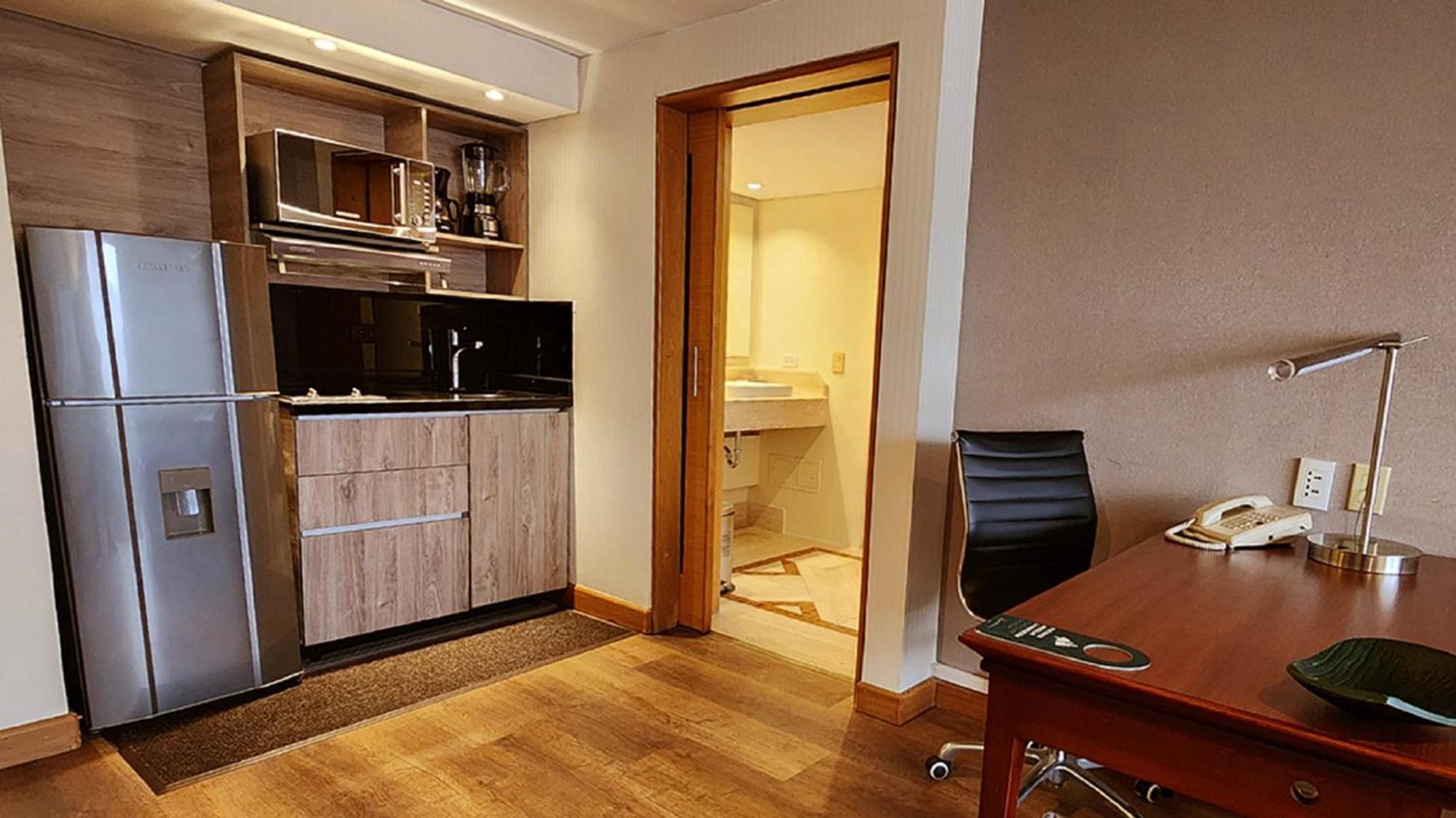 Plaza Hotel 5*