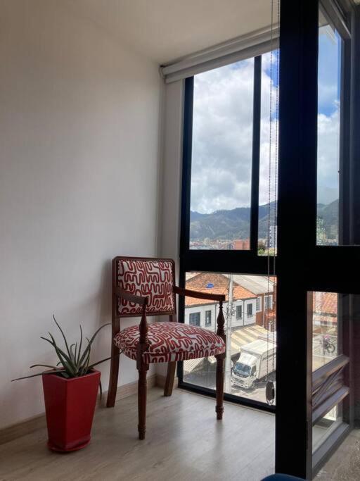 Exterior Con Balcon *