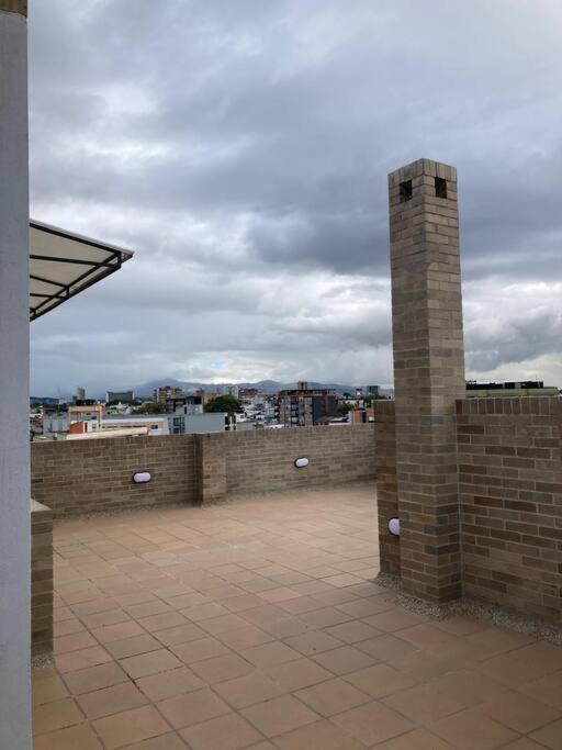 Exterior Con Balcon *
