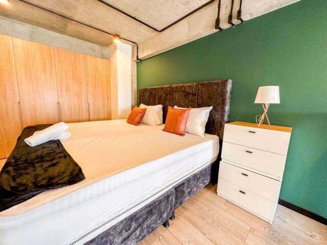 Apartamento Skyline - Elegant Living With Coworking & Scenic Views Bogotá