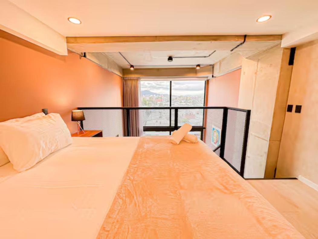 Skyline - Elegant Living With Coworking & Scenic Views *