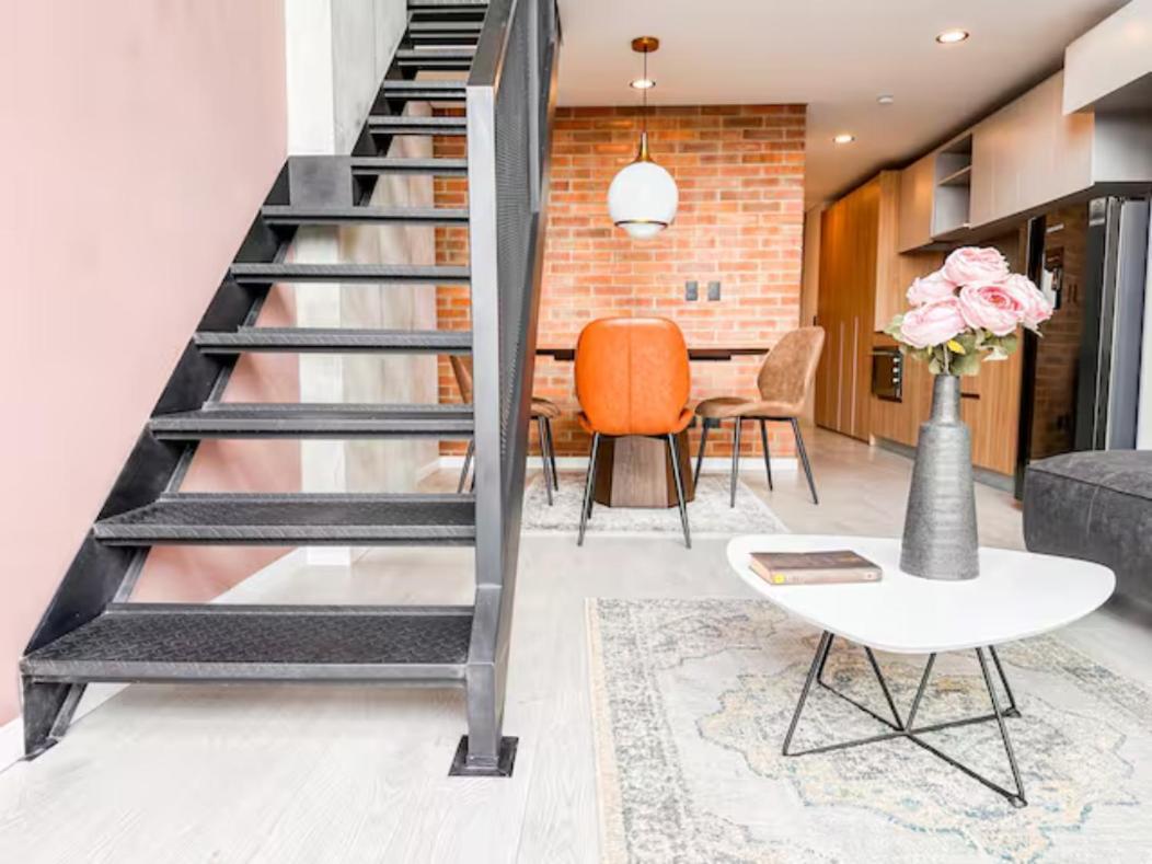 Skyline - Elegant Living With Coworking & Scenic Views