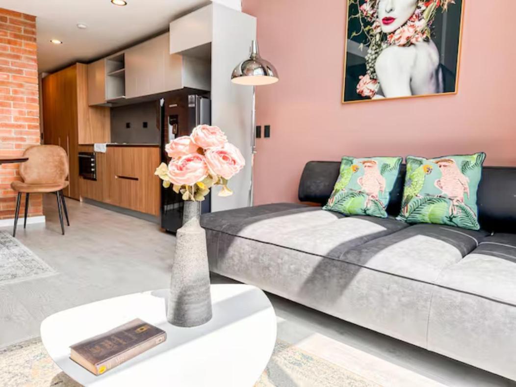 Skyline - Elegant Living With Coworking & Scenic Views Apartamento *