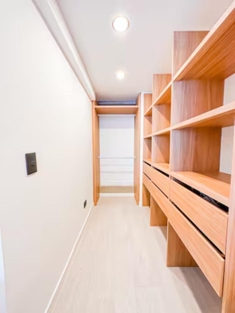 Skyline - Elegant Living With Coworking & Scenic Views *